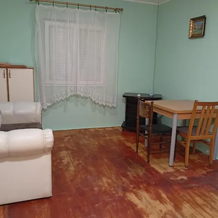 Zuta Kuca Na Kraj Sela Tatil Evi Novi Sad