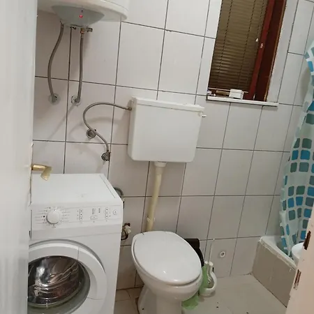 Tatil Evi Zuta Kuca Na Kraj Sela Novi Sad