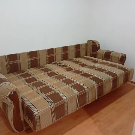 Tatil Evi Zuta Kuca Na Kraj Sela Novi Sad