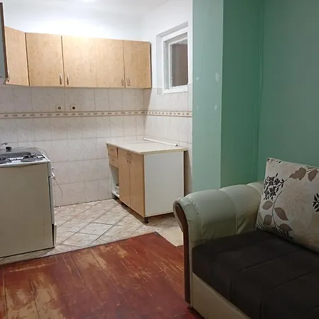 Tatil Evi Zuta Kuca Na Kraj Sela